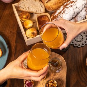 Preview wallpaper juice, glasses, hands, breakfast, food