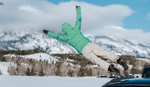 Preview wallpaper jump, car, mountains, snow