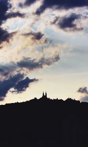 Preview wallpaper kaisergasse, linz, austria, castle, clouds