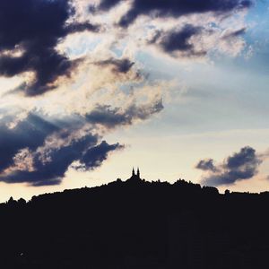 Preview wallpaper kaisergasse, linz, austria, castle, clouds