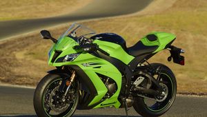 Preview wallpaper kawasaki, in the sun, motorbike, green, kawasaki ninja