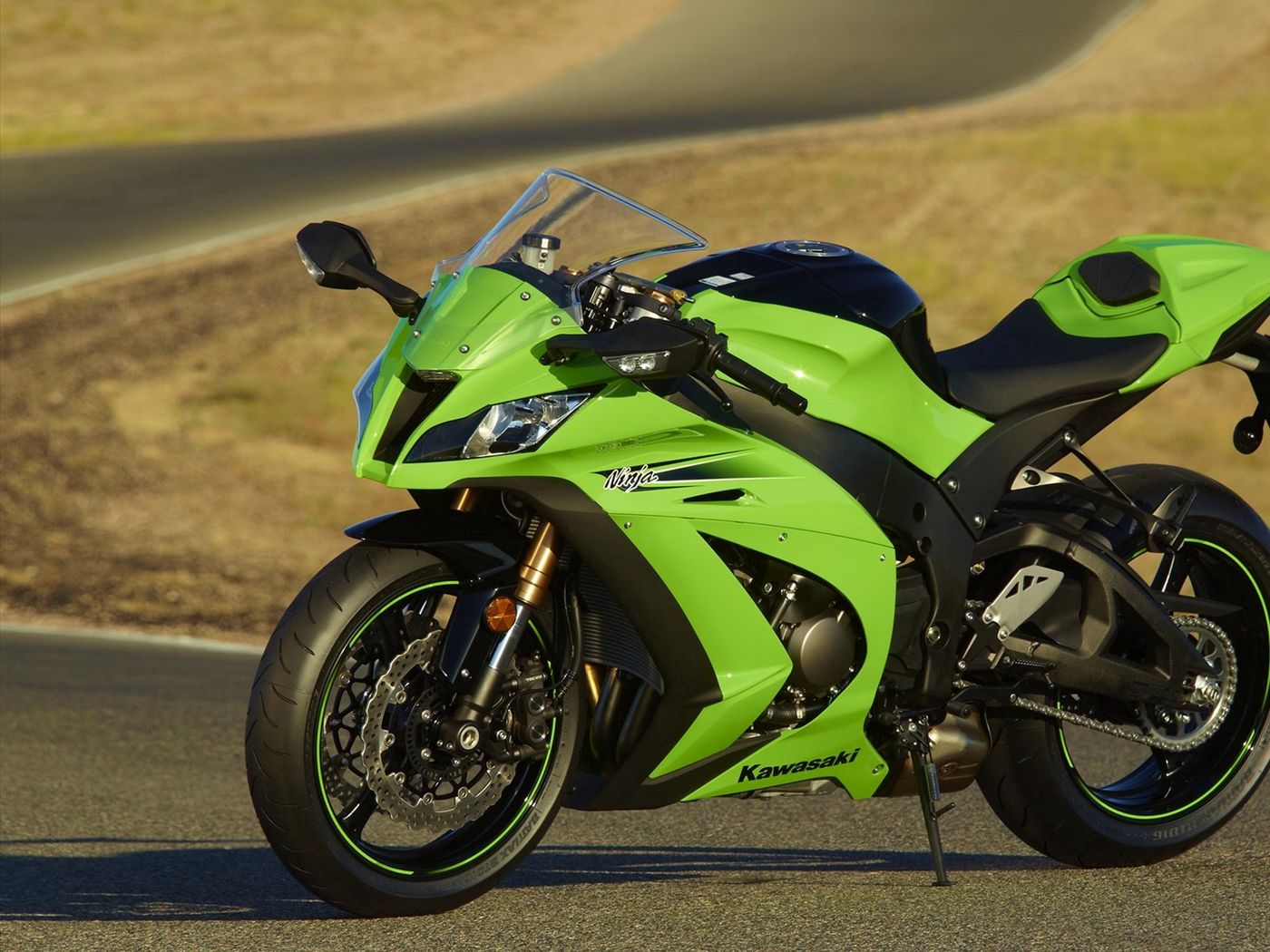 Download wallpaper 1400x1050 kawasaki, in the sun, motorbike, green,  kawasaki ninja standard 4:3 hd background