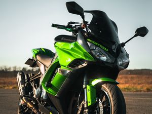 Preview wallpaper kawasaki, motorcycle, bike, green, road