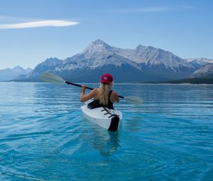 Preview wallpaper kayak, boat, girl, oars, water, mountains