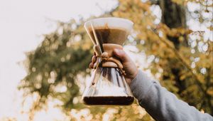 Preview wallpaper kemex, coffee, drink, glass, hand