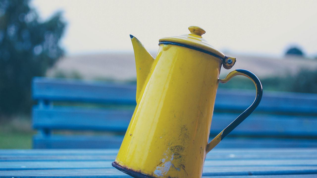 Wallpaper kettle, yellow, table