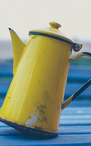 Preview wallpaper kettle, yellow, table
