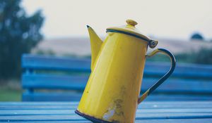 Preview wallpaper kettle, yellow, table