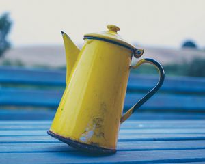 Preview wallpaper kettle, yellow, table