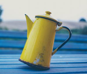 Preview wallpaper kettle, yellow, table