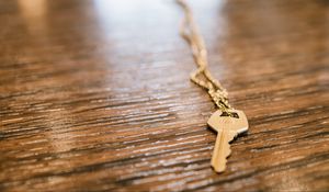 Preview wallpaper key, chain, gold