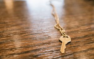 Preview wallpaper key, chain, gold