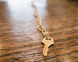 Preview wallpaper key, chain, gold