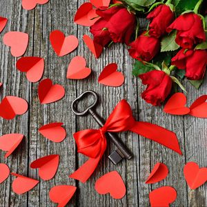 Preview wallpaper key, ribbon, hearts, roses