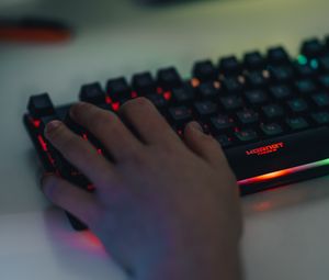 Preview wallpaper keyboard, backlight, hand, gamer