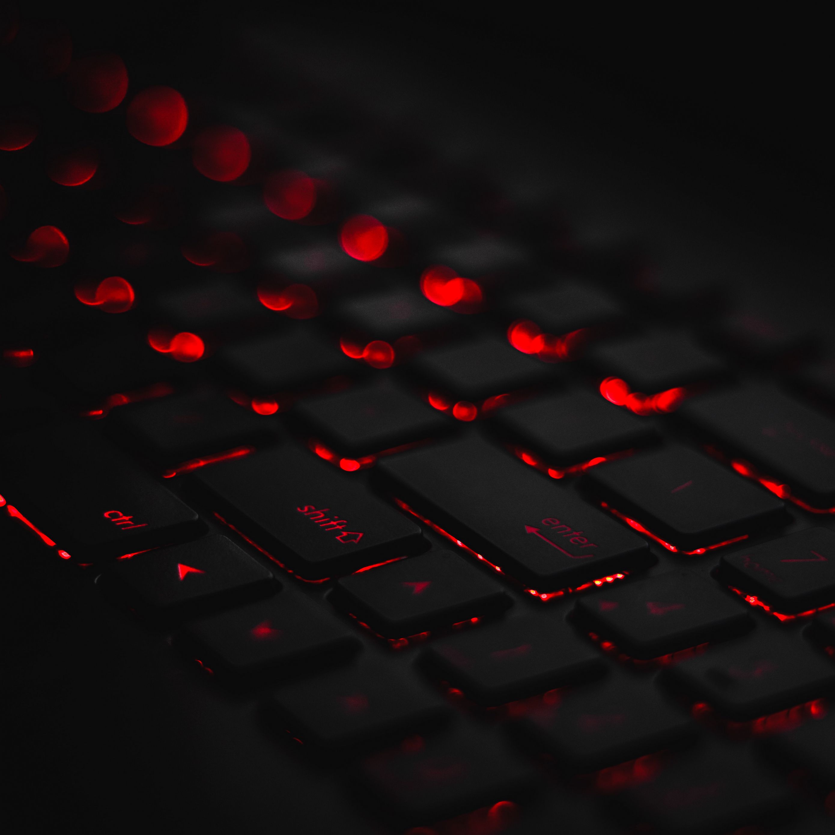 2780x2780 Wallpaper keyboard, backlight, red, glare, bokeh