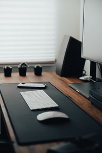 Preview wallpaper keyboard, telephone, desktop, technology