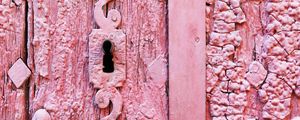 Preview wallpaper keyhole, door, pink, shabby, old