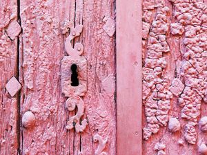 Preview wallpaper keyhole, door, pink, shabby, old