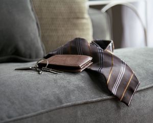 Preview wallpaper keys, wallet, tie, sofa
