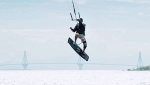 Preview wallpaper kiter, kiting, trick, jump, water