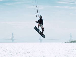 Preview wallpaper kiter, kiting, trick, jump, water