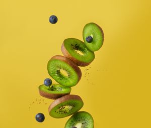 Preview wallpaper kiwi, blueberries, fruits, slices