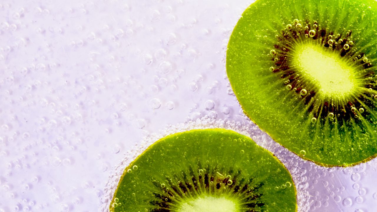 Wallpaper kiwi, drops, closeup