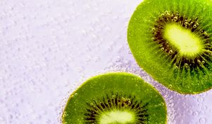 Preview wallpaper kiwi, drops, closeup