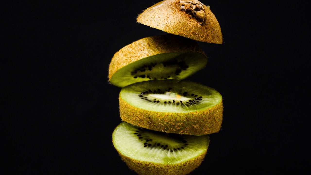 Wallpaper kiwi, fruit, black background