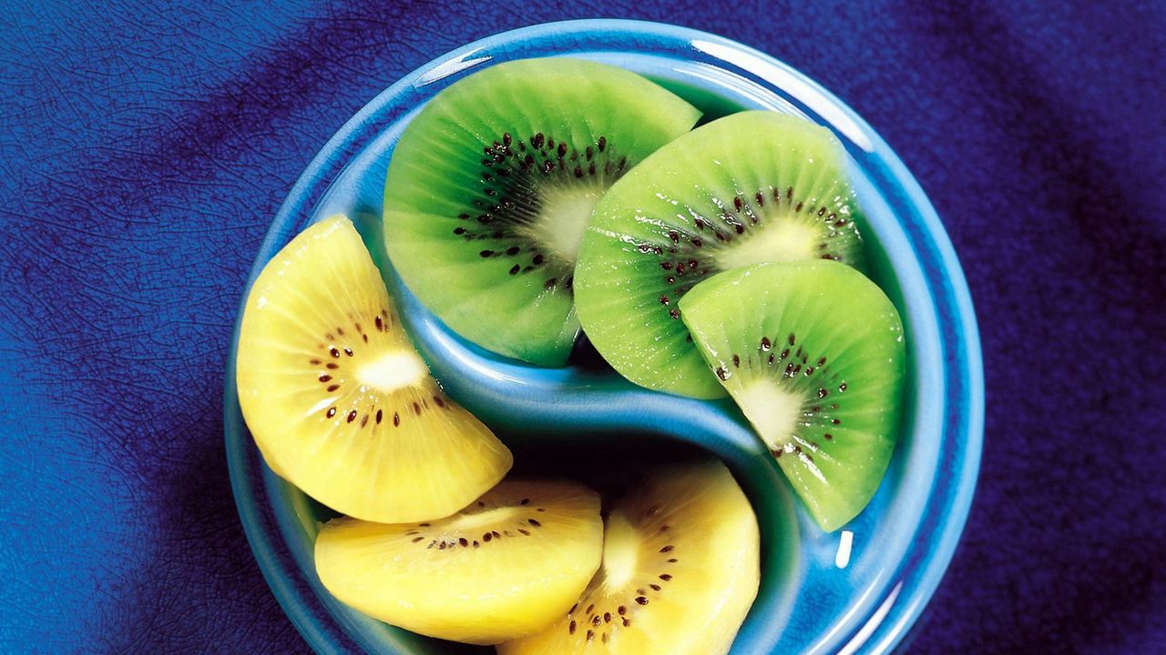 Wallpaper kiwi, fruit, peeled, tasty, dish