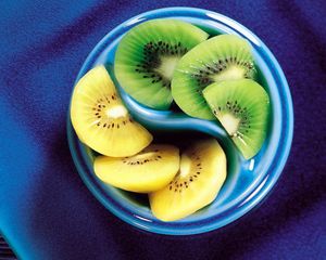 Preview wallpaper kiwi, fruit, peeled, tasty, dish