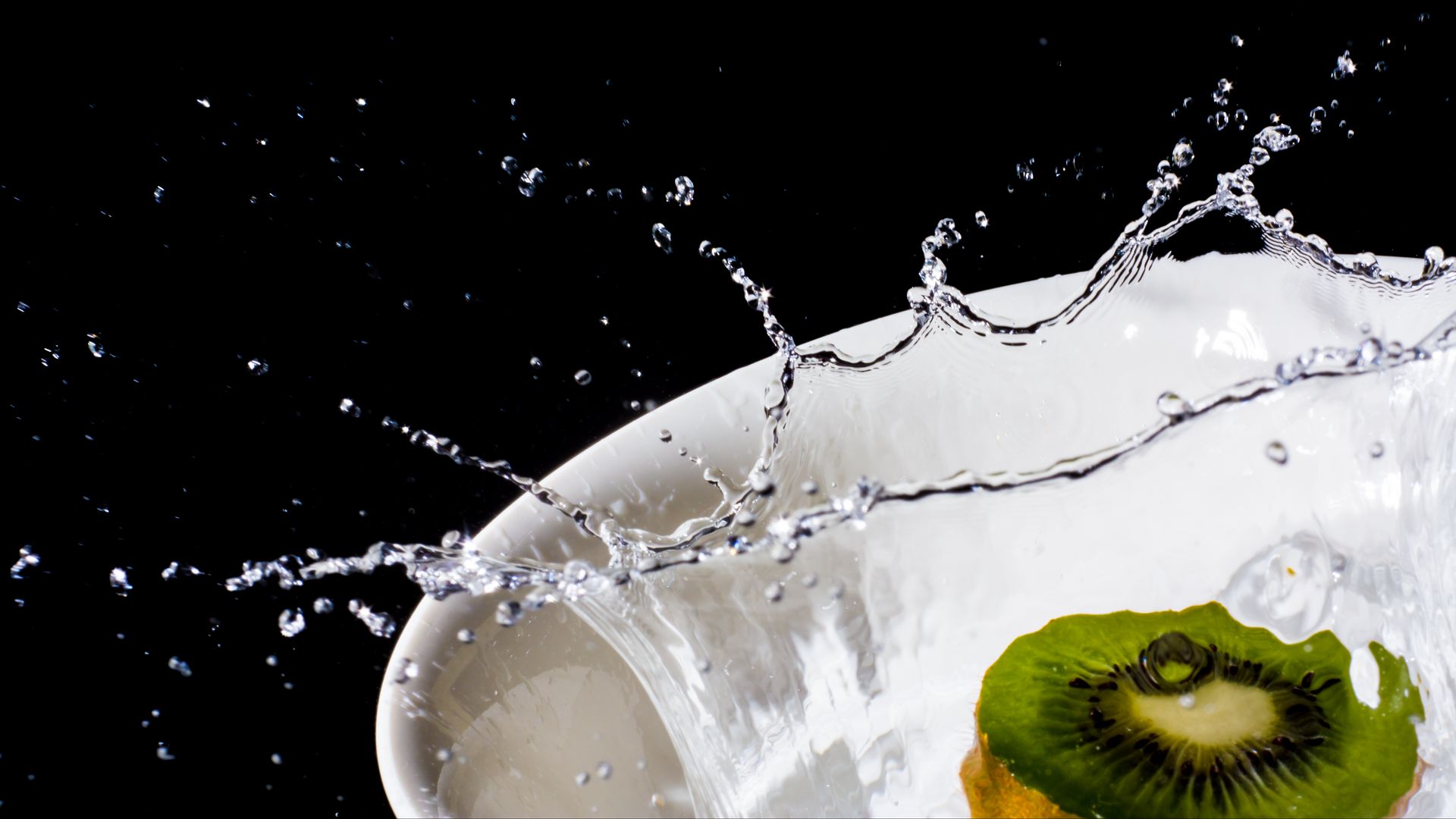 Download Wallpaper 1920x1080 Kiwi Fruit Plate Water Splashes Macro Full Hd Hdtv Fhd 0347