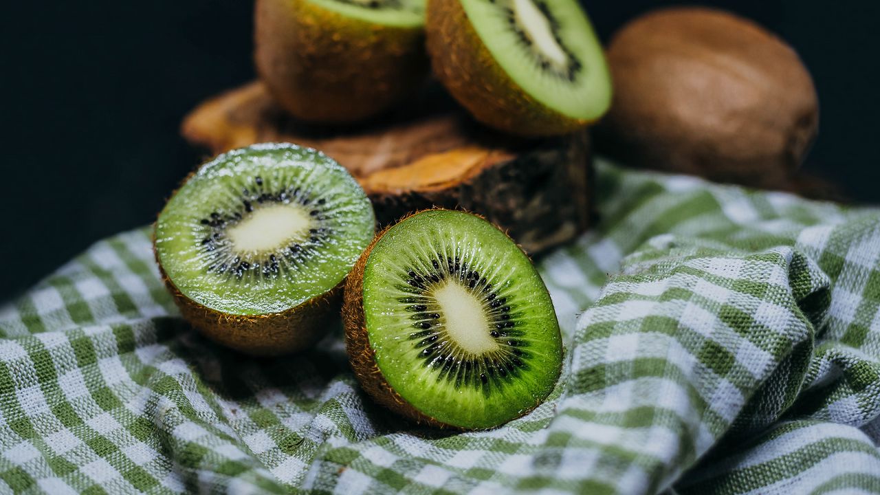 Wallpaper kiwi, fruit, ripe, juicy, green