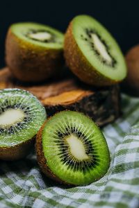 Preview wallpaper kiwi, fruit, ripe, juicy, green