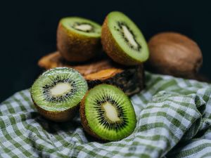 Preview wallpaper kiwi, fruit, ripe, juicy, green