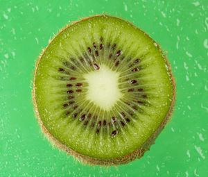 Preview wallpaper kiwi, fruit, slice, macro, green