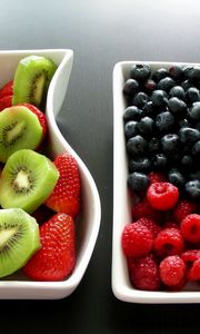 Preview wallpaper kiwi, raspberries, strawberries, berries