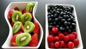 Preview wallpaper kiwi, raspberries, strawberries, berries