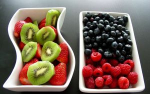 Preview wallpaper kiwi, raspberries, strawberries, berries