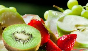 Preview wallpaper kiwi, strawberry, apples, fruit, ripe, juicy, allsorts