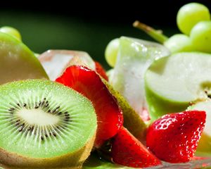 Preview wallpaper kiwi, strawberry, apples, fruit, ripe, juicy, allsorts