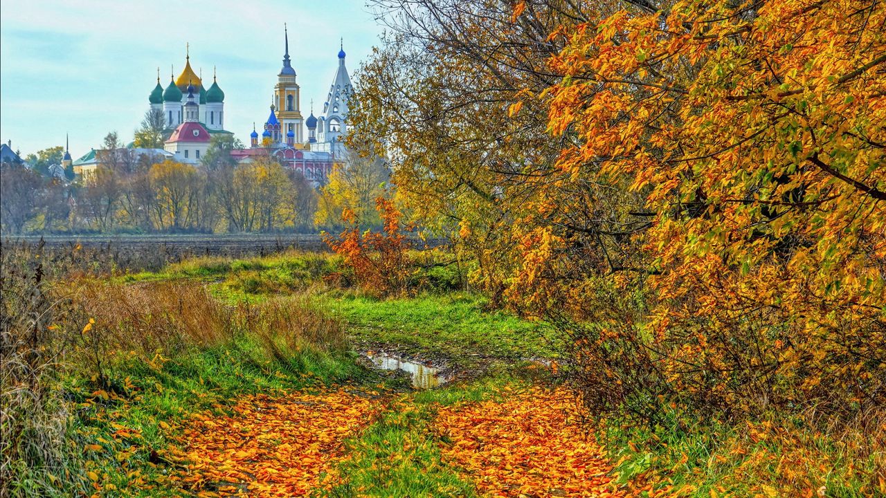Wallpaper kolomna, russia, autumn, temple, trees