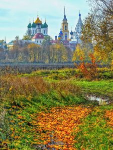 Preview wallpaper kolomna, russia, autumn, temple, trees