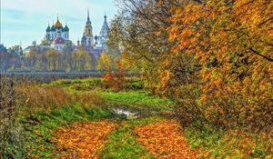 Preview wallpaper kolomna, russia, autumn, temple, trees