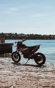 Preview wallpaper ktm, motorcycle, side view, bike, wheels, river