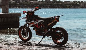 Preview wallpaper ktm, motorcycle, side view, bike, wheels, river