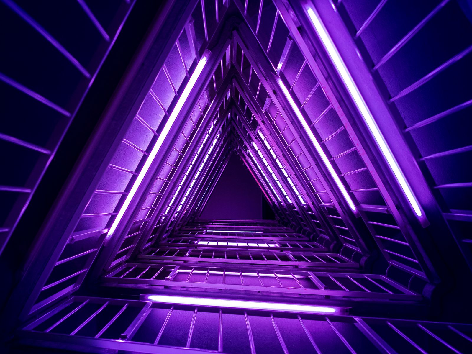 1600x1200 Wallpaper ladder, purple, light