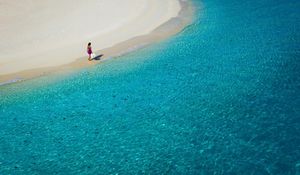 Preview wallpaper lagoon, blue water, beach, coast, girl, hat, sand, resort, rest