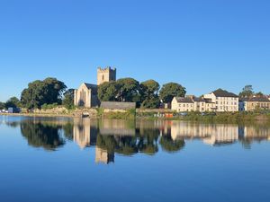 Preview wallpaper lake, buildings, houses, trees, reflection